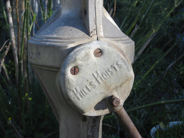 Hill's hoist mechanism